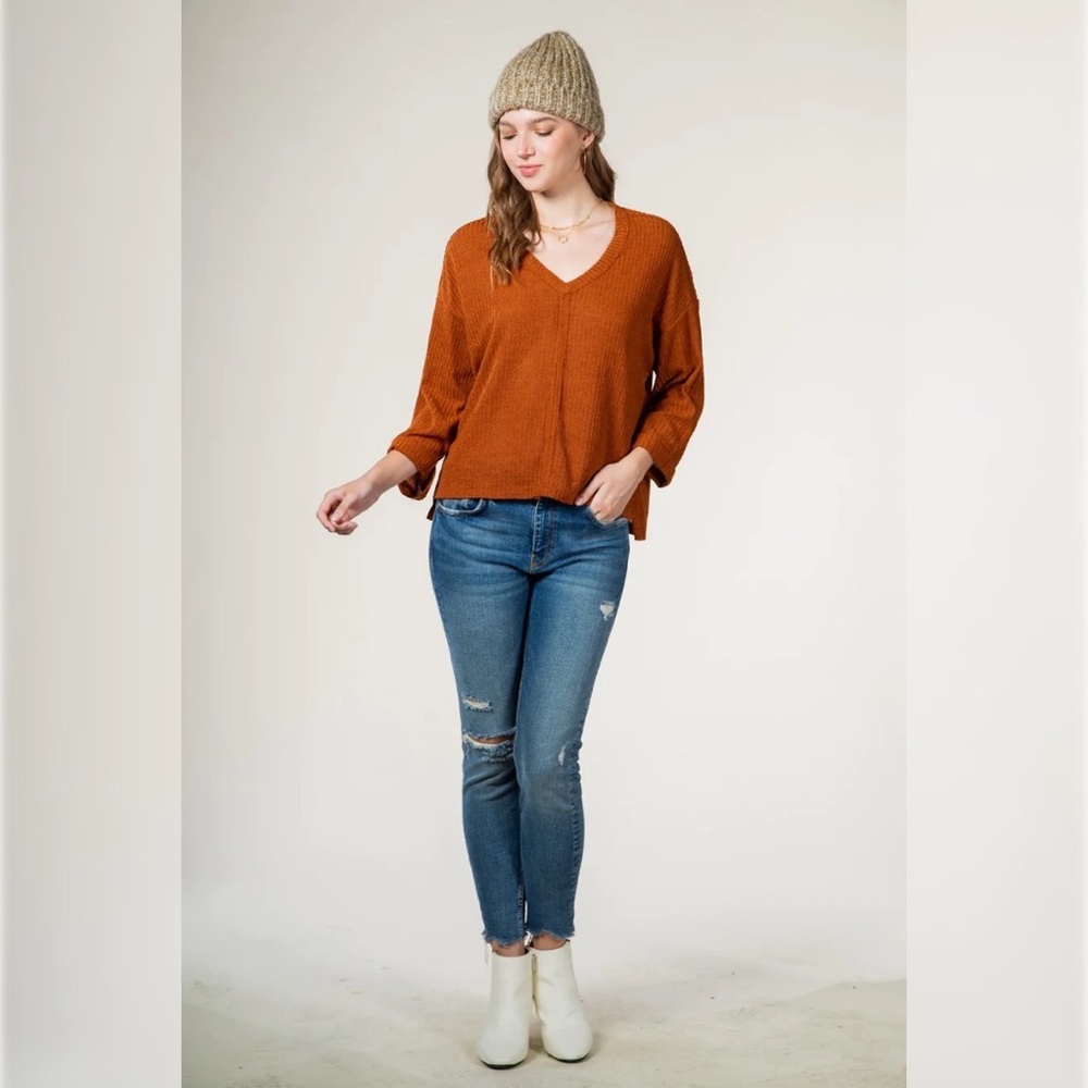 High-low side slit top - Picture 2 of 4